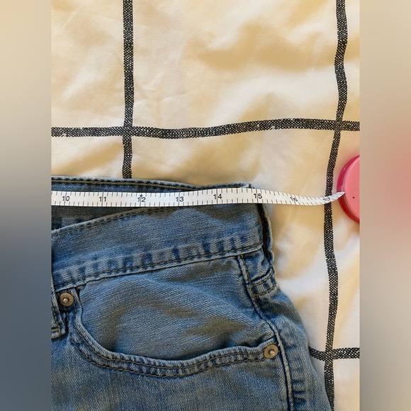 Vintage Urban Renewal Levis denim shorts! - Picture 3 of 7